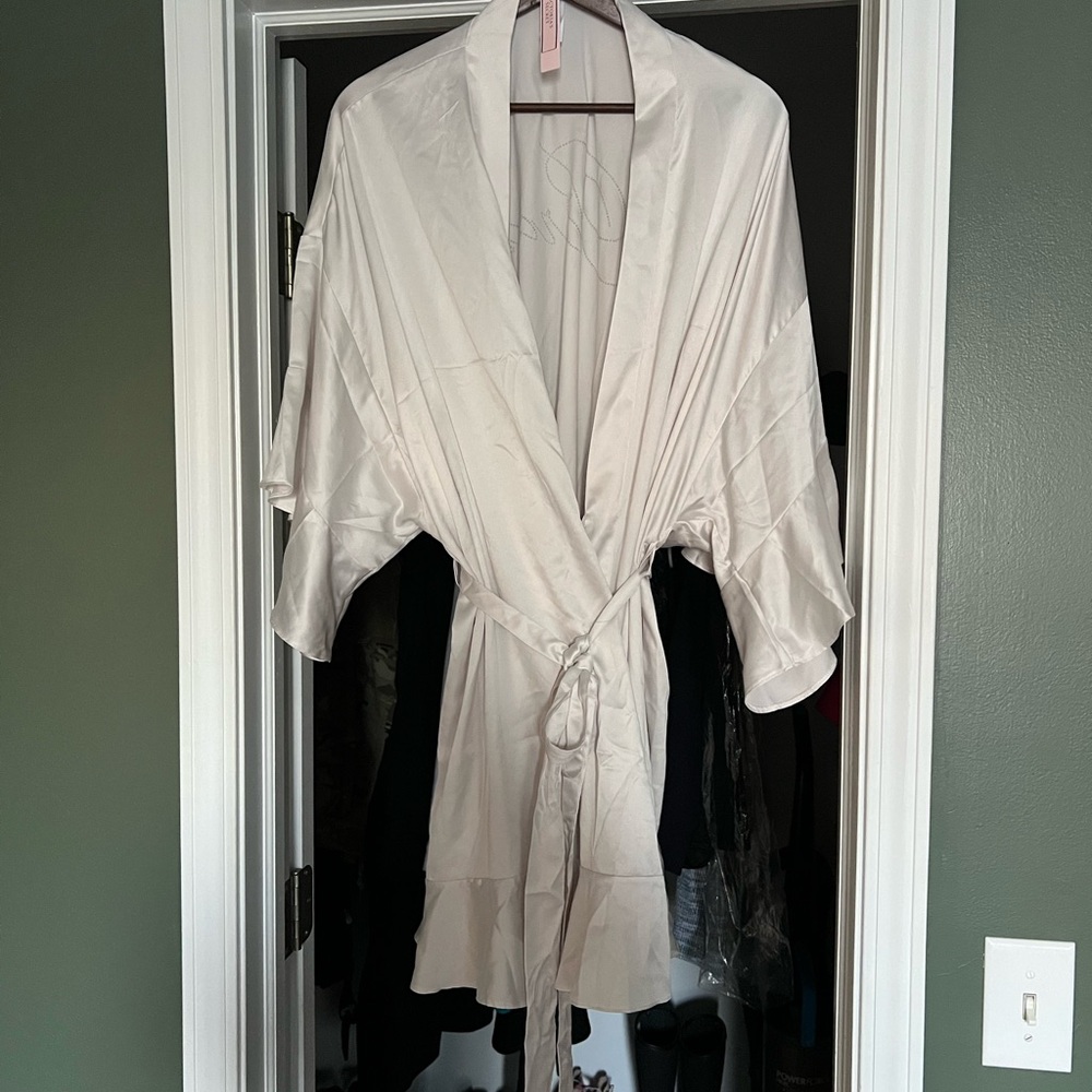 NWT Victoria's Secret Off-White Bride Wrap Robe Kimono sleeves